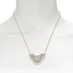 🌺 Sole Society Grooved Fan Pendant Silver Necklace NWT